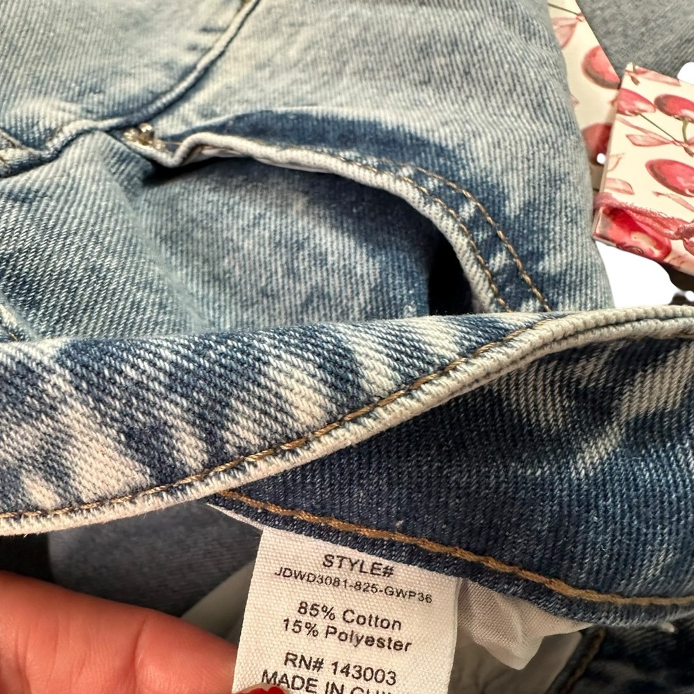 Love Soho Relaxed Fit Low Rise Wide Leg Denim Size 11 NWT - Picture 13 of 17
